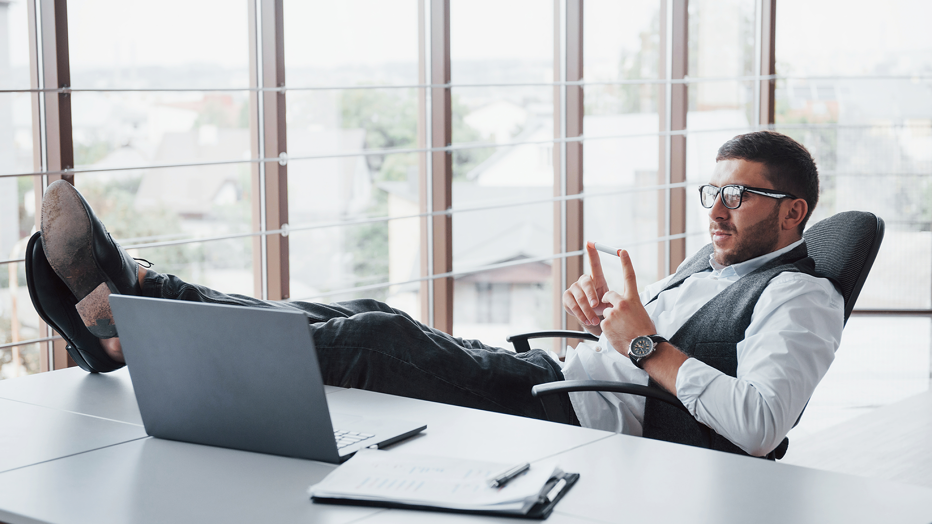 Dores nas Costas? Conheça as Nossas Dicas para Ergonomia e Conforto no Escritório